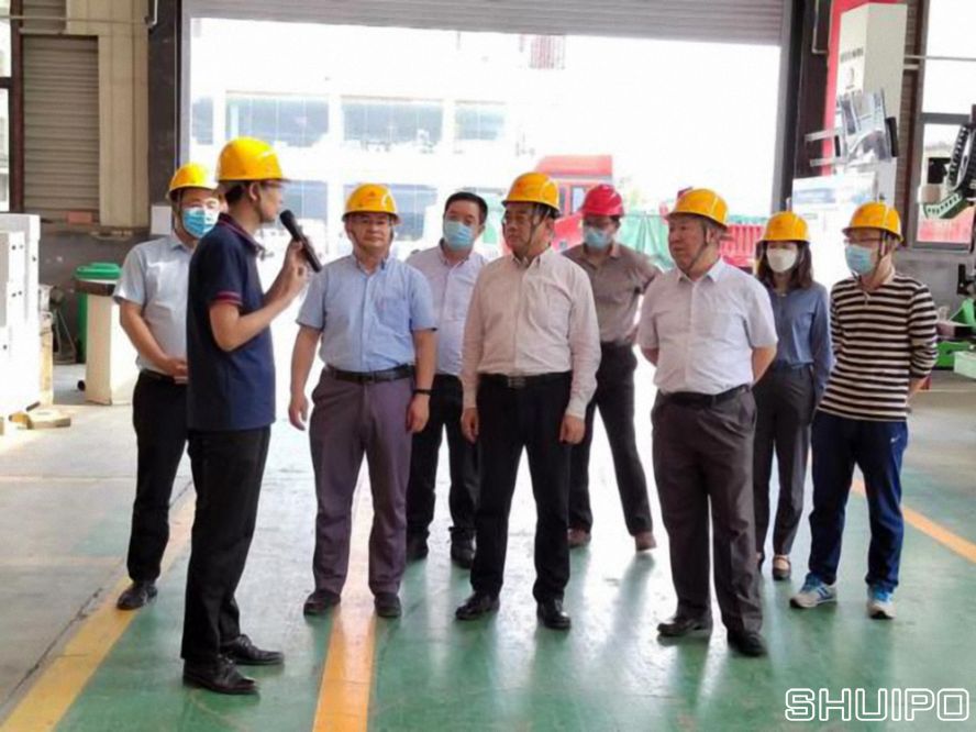 山東省科學(xué)院激光研究所所長賈中青、山東省機(jī)械設(shè)計(jì)研究院院長林江海帶領(lǐng)激光、高端裝備領(lǐng)域?qū)<乙恍?人到水泊焊割實(shí)地調(diào)研 (已調(diào)整大小) 山東省科學(xué)院激光研究所所長賈中青、山東省機(jī)械設(shè)計(jì)研究院院長林江海帶領(lǐng)激光、高端裝備領(lǐng)域?qū)<乙恍?人到水泊焊割實(shí)地調(diào)研 (已調(diào)整大小)